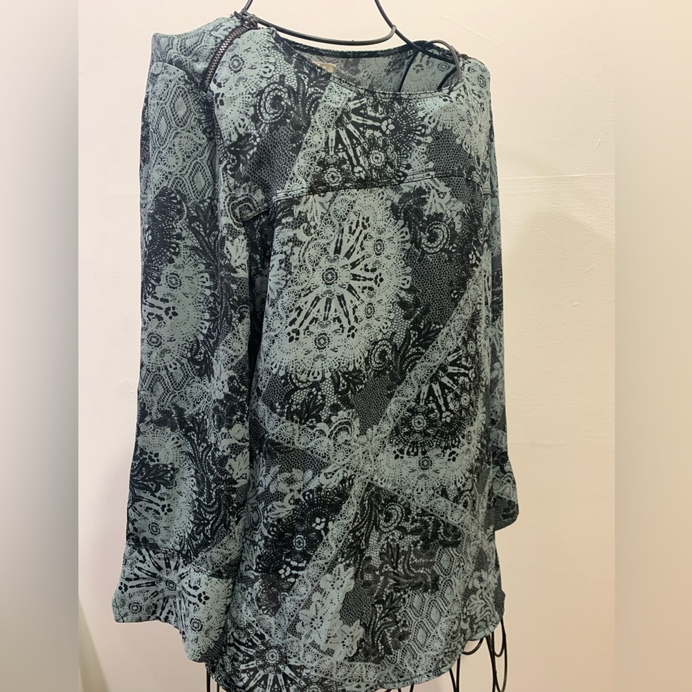 Maurice’s Size Small Shirt